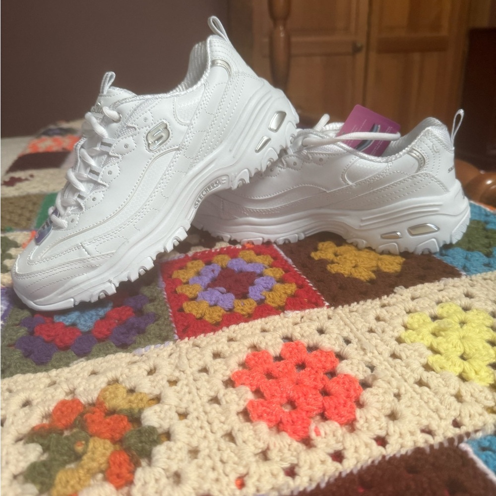 Skechers White tennis shoes/sneakers